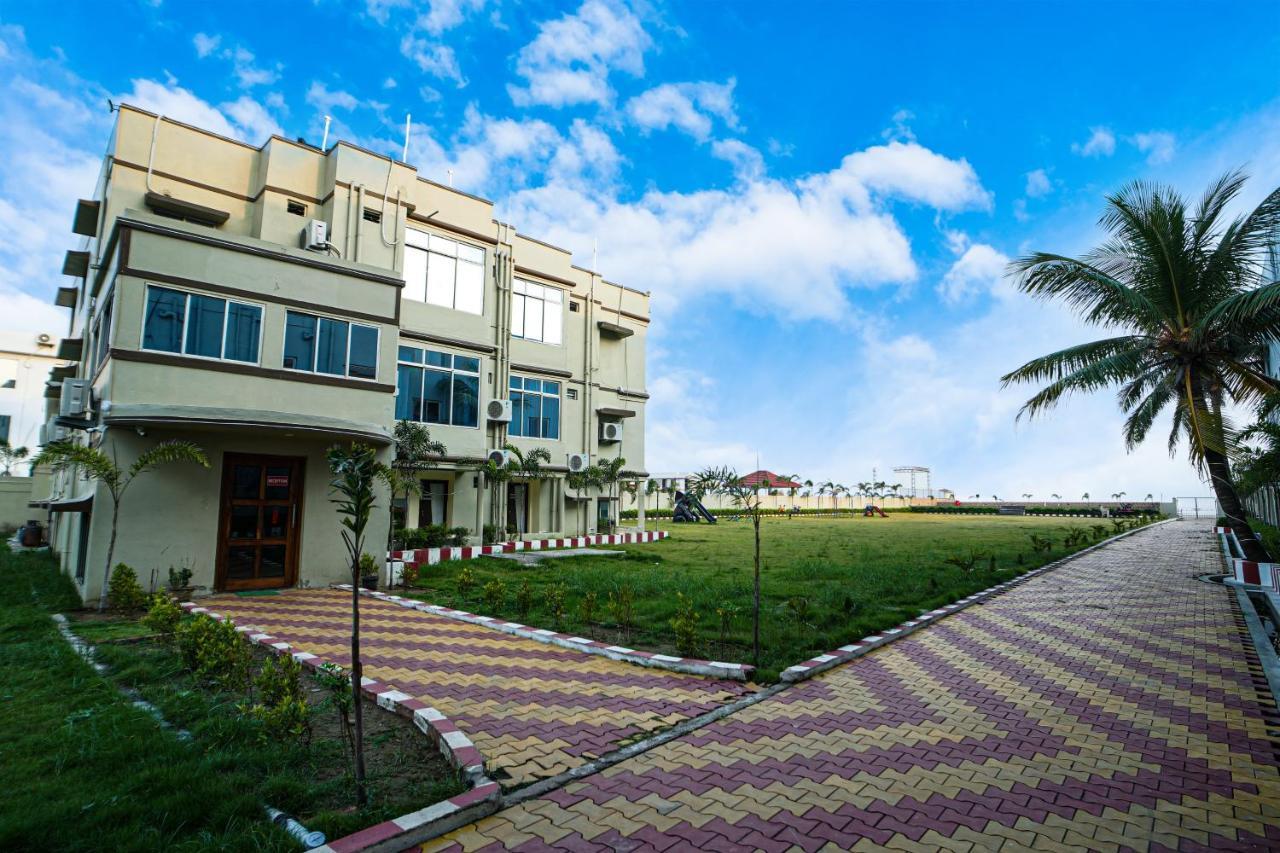 Silver Sand Eco Resort !! Beachfront !! With Biggest Pool And Huge Open Area !! Ideal For Weddings !! Couple Friendly !! Mandarmani Extérieur photo