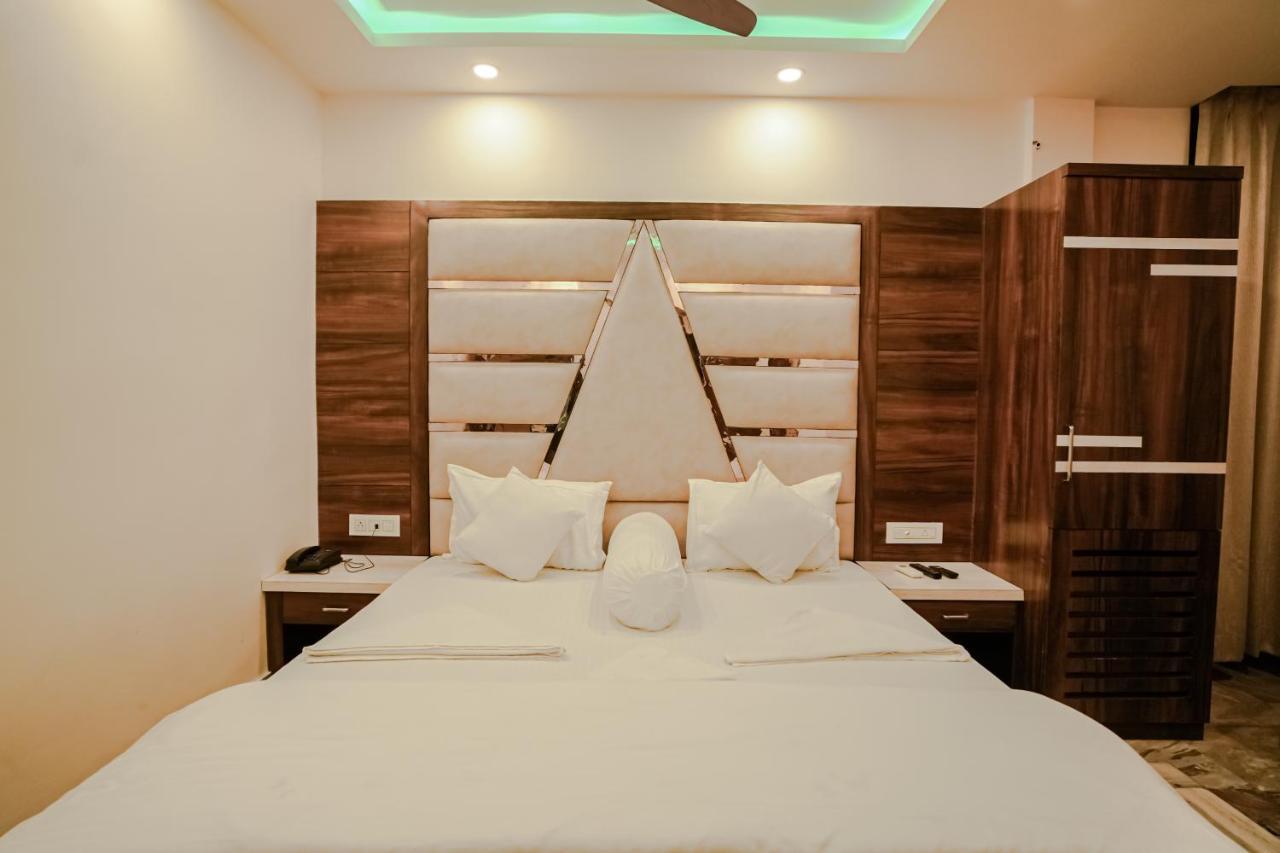 Silver Sand Eco Resort !! Beachfront !! With Biggest Pool And Huge Open Area !! Ideal For Weddings !! Couple Friendly !! Mandarmani Extérieur photo