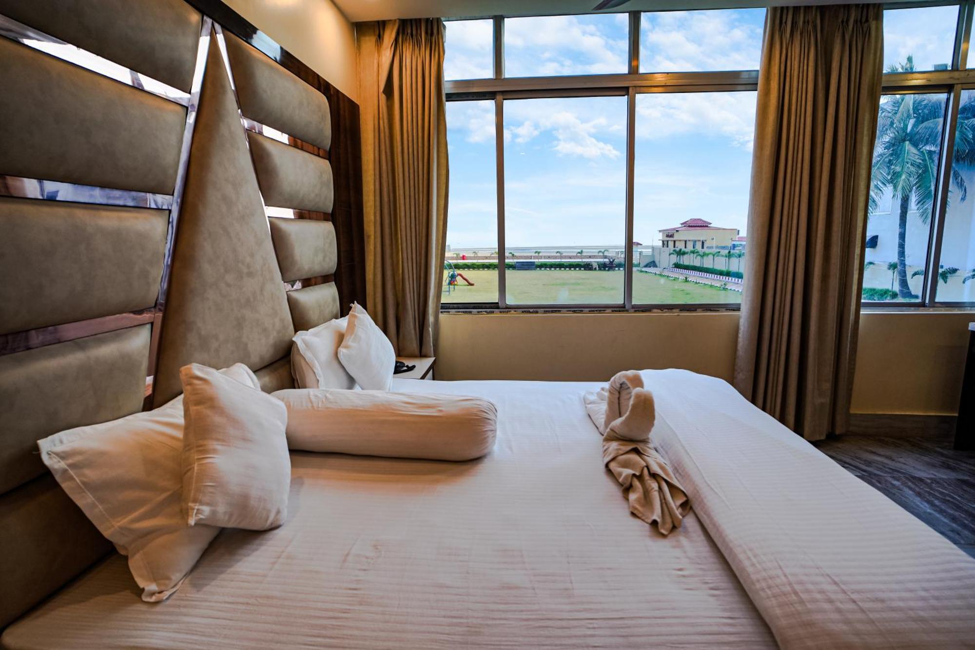 Silver Sand Eco Resort !! Beachfront !! With Biggest Pool And Huge Open Area !! Ideal For Weddings !! Couple Friendly !! Mandarmani Extérieur photo